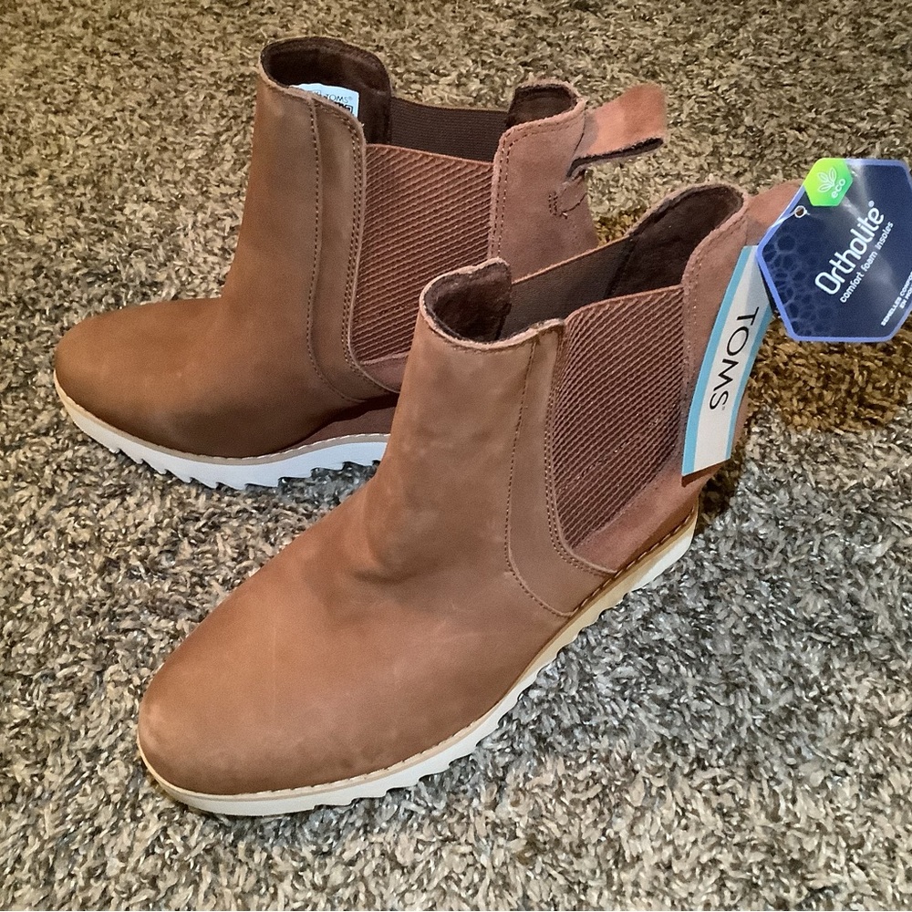 Toms Wmn Maddie booties, color dark ember oiled nubuck/suede, size: 7.5